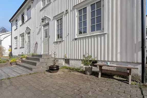 Sjarmerende leilighet Kristiansand - Solrik terrasse og hage