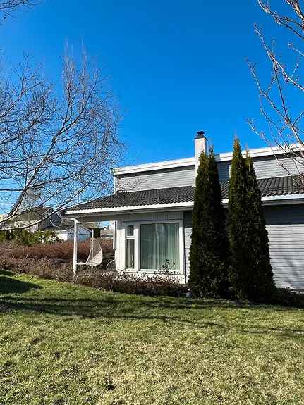 Lys enebolig til leie Vessia