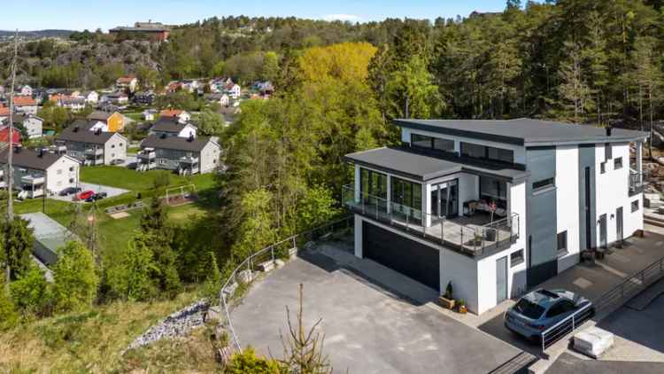 Moderne Villa i Knardal med Utsikt og Kveldsol