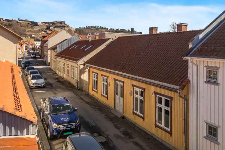 Moderne 3-roms Selveier Banken Halden