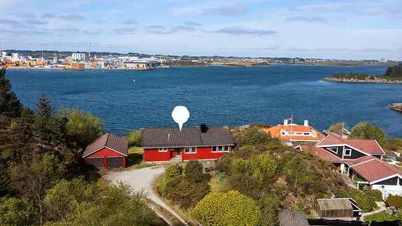 Sjøeiendom 6223 kvm tomt Fantastisk utsikt Enebolig 225 kvm Dobbel garasje