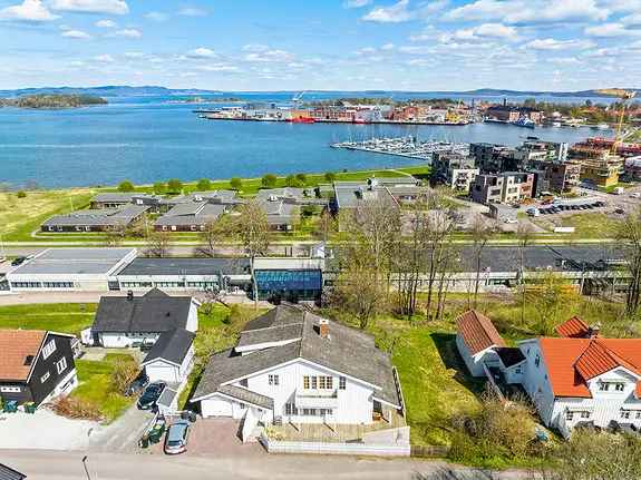 Innholdsrik bolig med sjøutsikt og leieinntekt