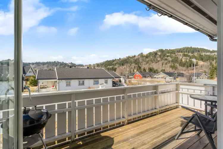 Praktisk 3-roms leilighet p
Vormstad med balkong og garasje