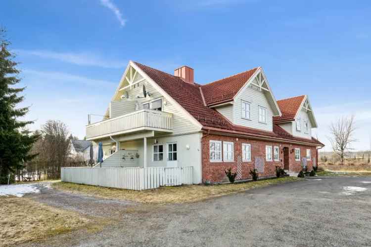 Lys og trivelig 3-roms selveierleilighet med carport og terrasse | Noe moderniseringsbehov | Kort vei til Haga stasjon!