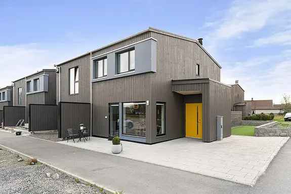 Strøkent Enderekkehus 3 Soverom Carport