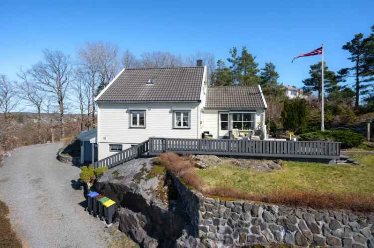 Enebolig 3 etasjer med garasje og flott utsikt