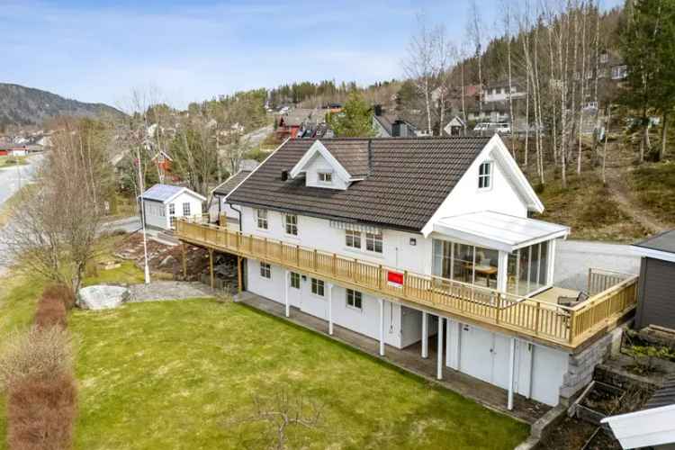 Enebolig 5 soverom 2 bad Garasje Hobbyrom Drivhus Byafossen