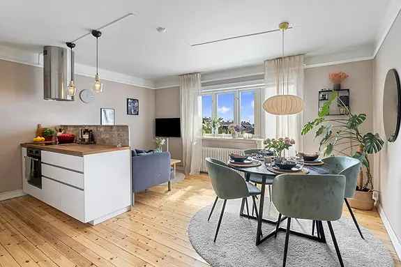 Toppleilighet med balkong - sentral beliggenhet