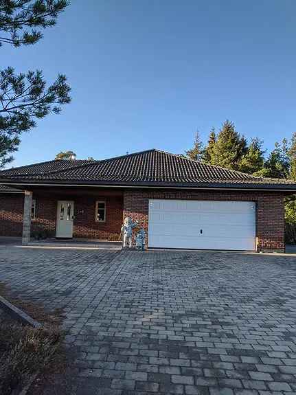 Romslig leilighet med stor uteplass nar turterreng