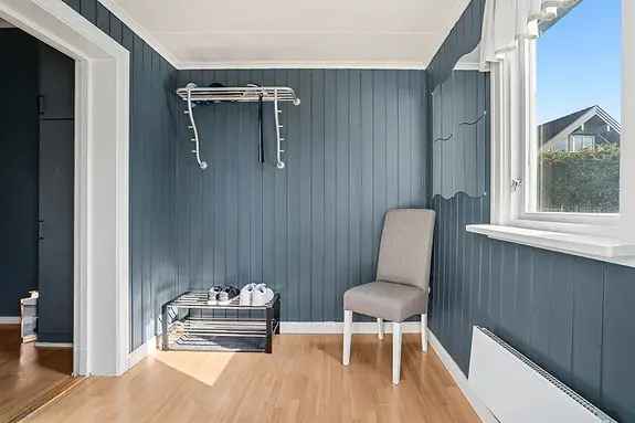 Labro - Koselig halvpart av tomannsbolig med stor og god parkeringsplass.