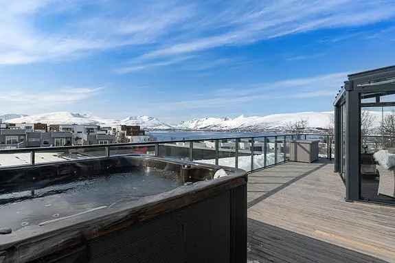 Frontleilighet med jacuzzi og 2 garasjeplasser