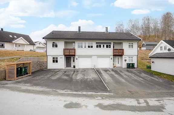 Innholdsrik tomannsbolig med 3 soverom og 2 bad