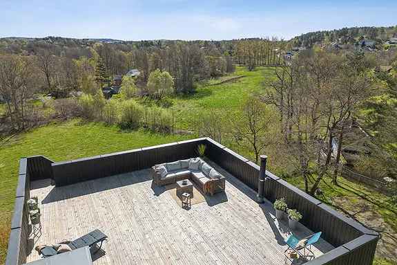 Funkishus med Takterrasse pa Tjme