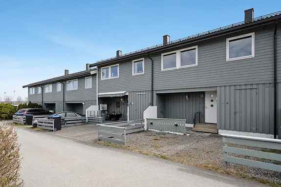 Rekkehus 3 soverom barnevennlig område Oppussingsbehov