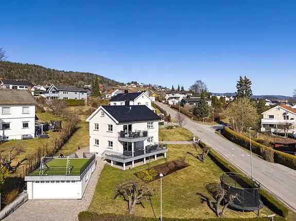 Stor enebolig på Nøste med 4 soverom og dobbelgarasje