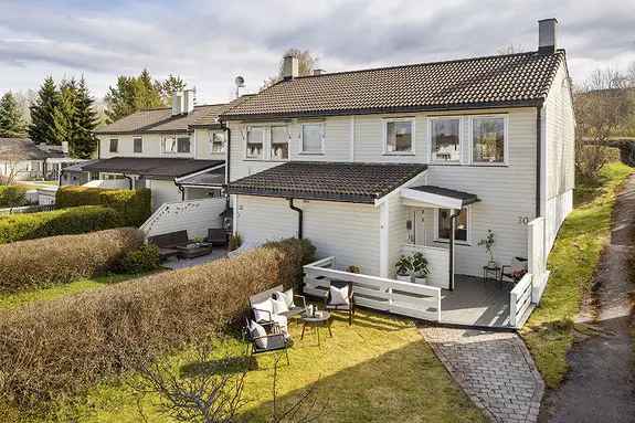 Lyst rekkehus Haug 3 4 rom terrasse hage garasje