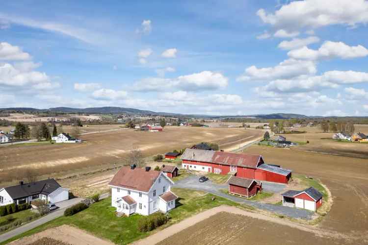 Sjarmerende Minibruk med Potensiale Kirken

