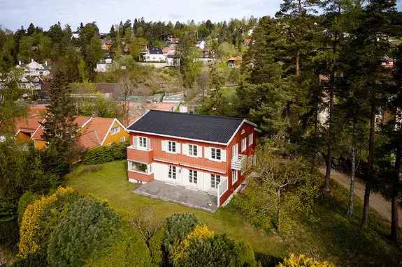 Unik Arneberg-villa p&#229; Gr&#229;kammen Oppussingsbehov Garasje