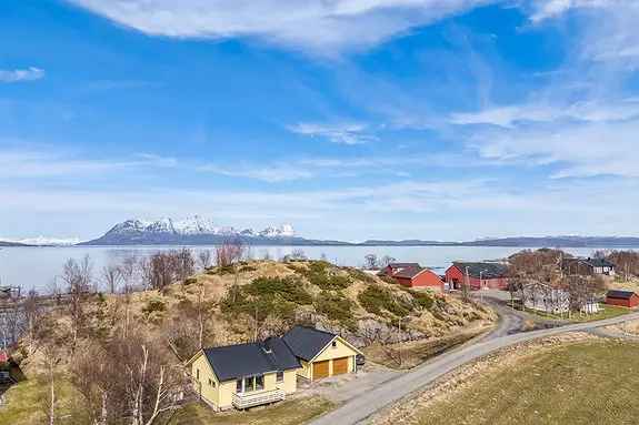 Enebolig med dobbelgarasje - Naturnær beliggenhet