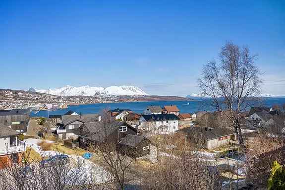 Flott enebolig Øvre Gangsås 2 bad Garasje Solrikt Utsikt Barnevennlig