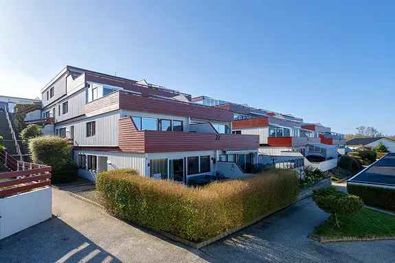 Moderne leilighet med garasje og terrasse nær Sola sentrum