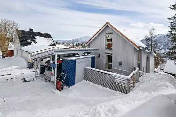 Enebolig med flott utsikt - 5 soverom, 3 bad