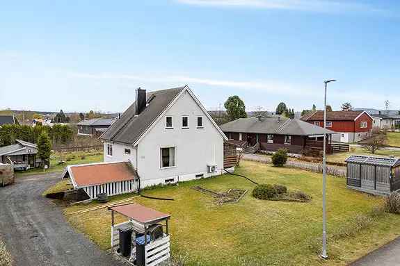 Enebolig Kirkenær sentrum - Oppusset kjøkken og bad