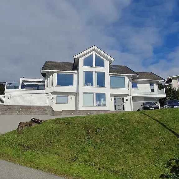 Herlig villa med utsikt leieinntekter garasje 3 terrasser