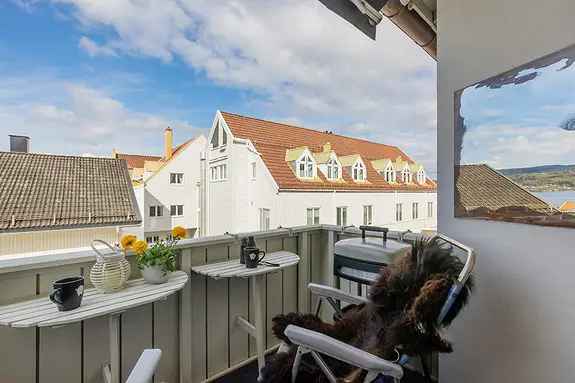 Sentral 3-roms leilighet med fjordutsikt og balkong