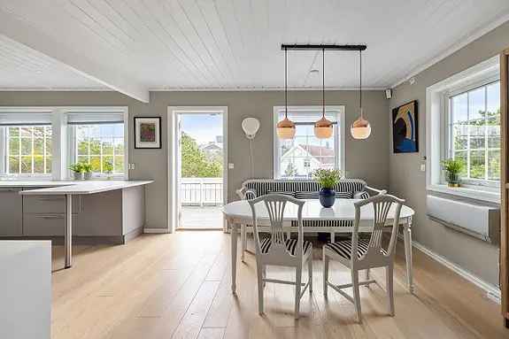 Familiebolig med leilighet og lydstudio - barnevennlig område