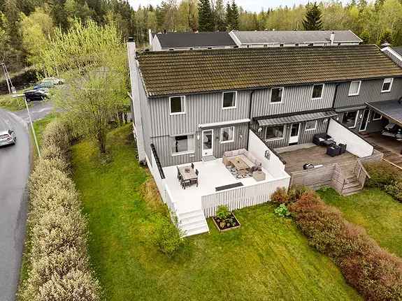 Enderekkehus Pepperstad 4 soverom Sydvestvendt terrasse Hage Garasje