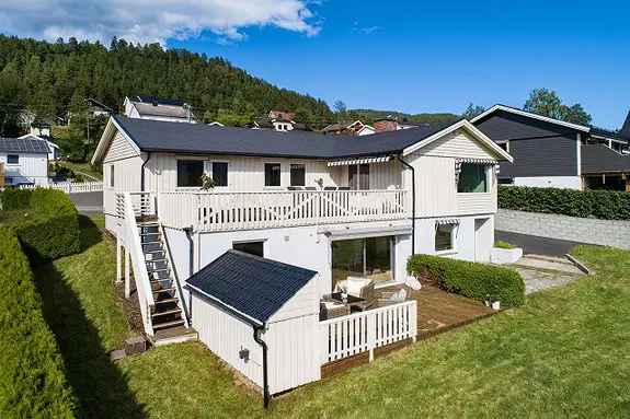 Stor leilighet nær Drammen - Familie/par vennlig