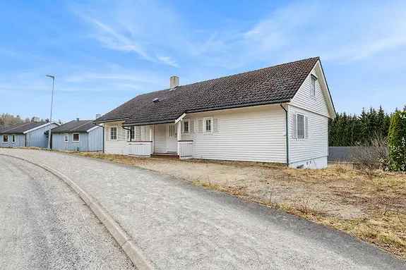 Kirkenær Enebolig - 4 Soverom - Nær Sentrum