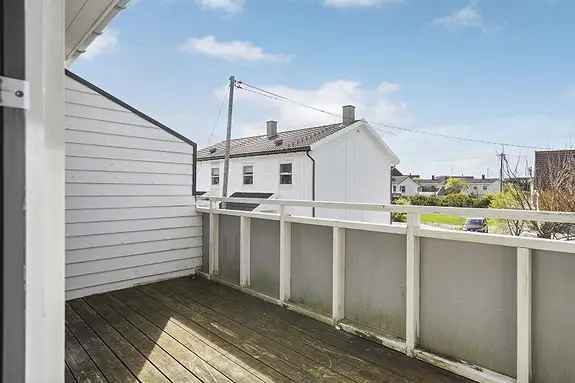 Åkra leilighet - 3 soverom sentralt - Sørvendt terrasse
