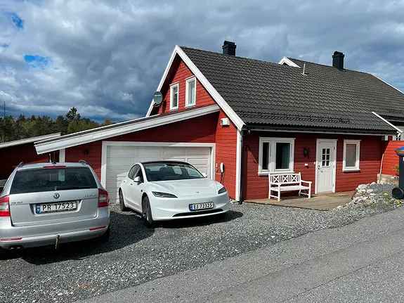Stor tomannsbolig 3 soverom Ris
