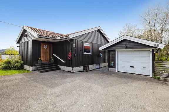 RYKKINN Enebolig Stor Tomt Solforhold Nær Skole