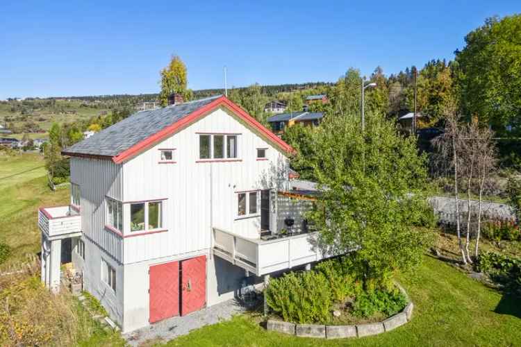 Sjarmerende Eldre Eiendom Med Oppgraderinger