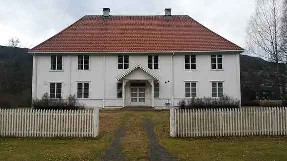 Bagn Prestegård Enebolig - 9 Soverom