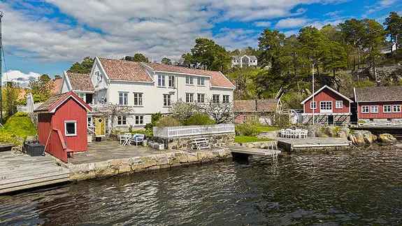 Sjelden Strandeiendom Arendal Skj	ærg	ard Brygge S	jøbod Parkering