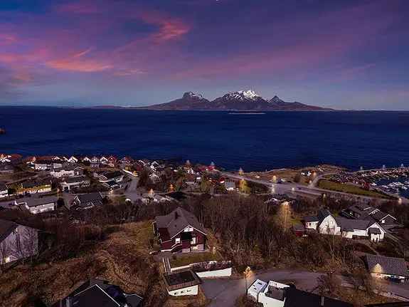 Stor enebolig Skiviklia med 2 leiligheter og havutsikt