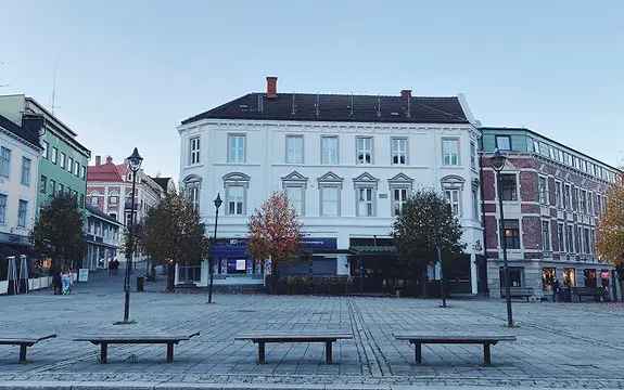 H																																																																																																																																																																																																																																																																																																																																																																																
efoss Sentrum 3-roms Leilighet