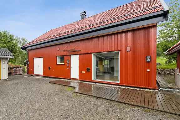 Lys 4-roms i Ås - El-lader parkering, peis og internett