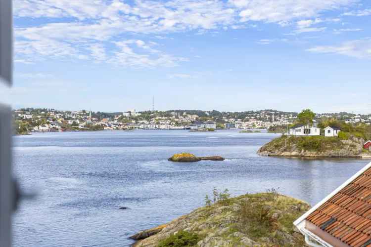 Strandperle pa Tromoy Vest - Unik enebolig med brygge