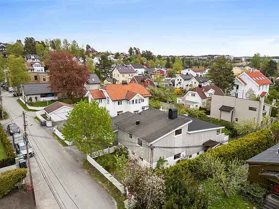 Solrik enebolig med hybeldel - Dobbelgarasje - Nær skole