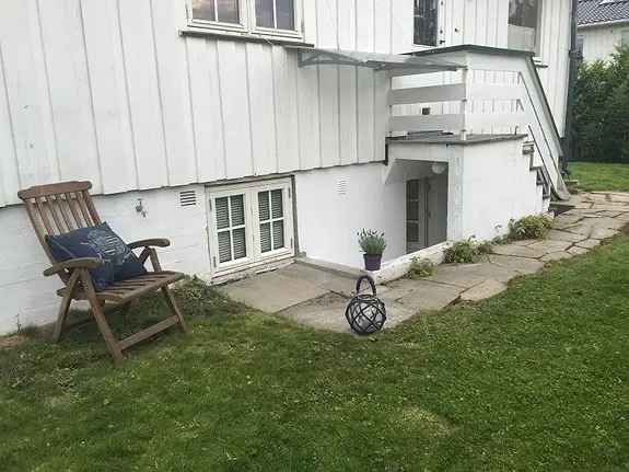 Bekkestua 2-roms Hybel Med Egen Inngang