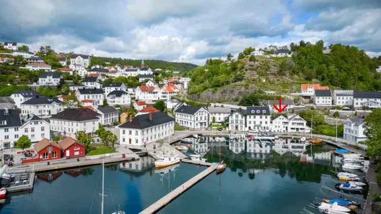 Sjarmerende hus i Tvedestrand sentrum med brygge