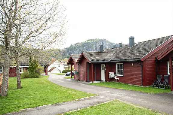 Solrik terrasse Rekkehus-Enkel adkomst-Gangavstand til buss og butikk