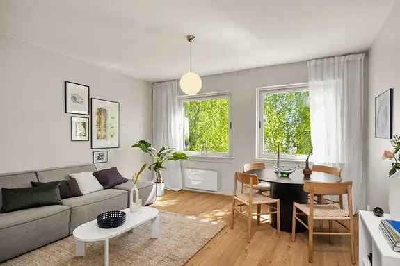 Lys 4-roms leilighet Frogner Skarpnes Oppussing Balkong Peis