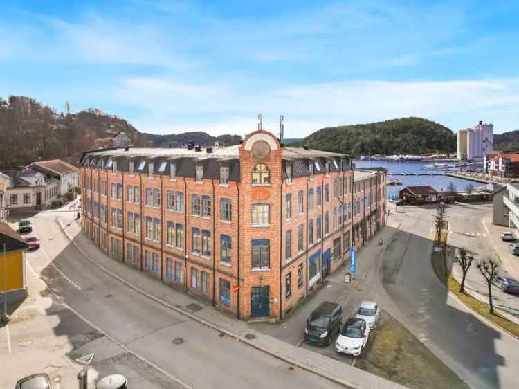 Sentrumsnær leilighet med balkong og takterrasse