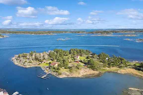 Privat Halvøy med Strand - Unik Eiendom